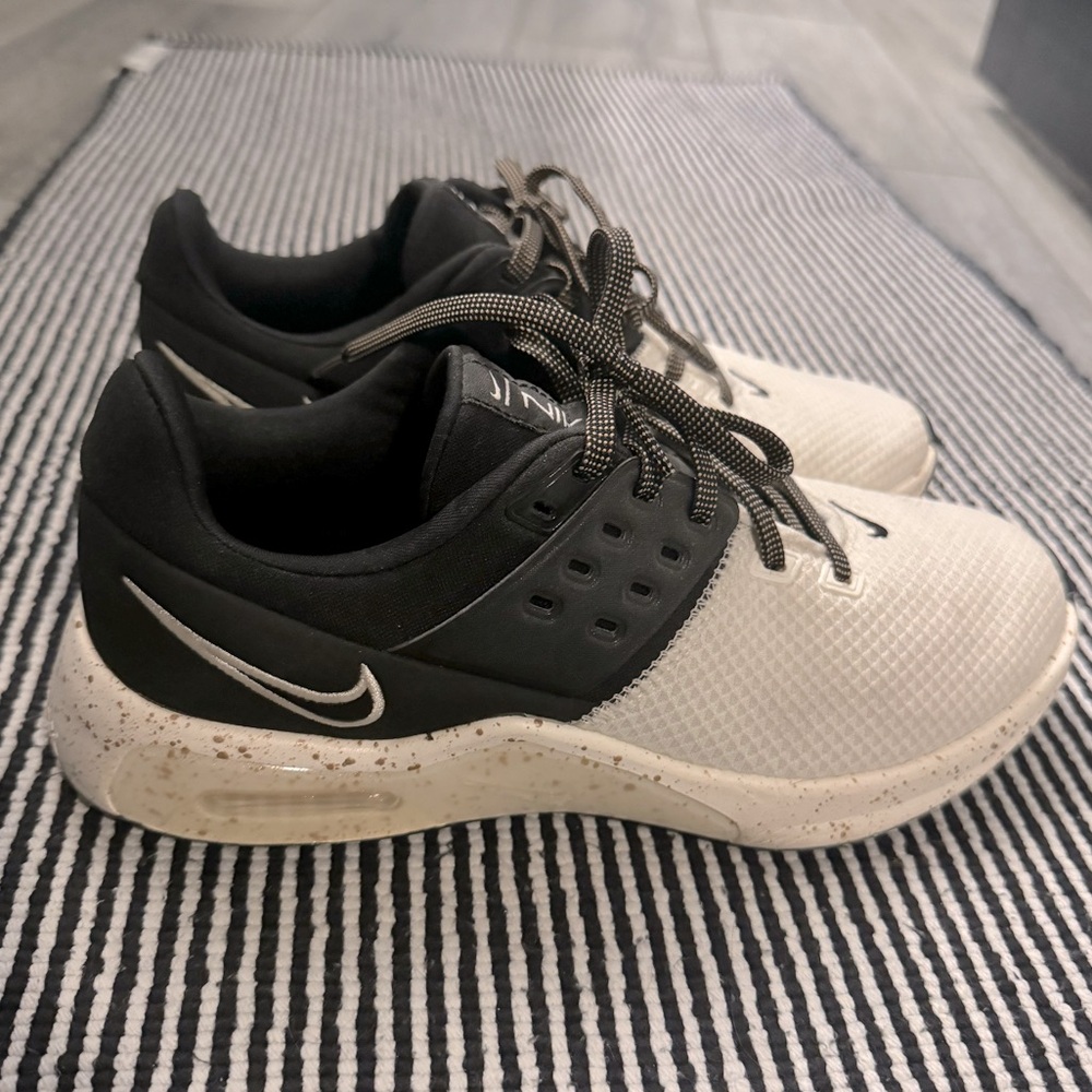 Nike AirMax Trainers - Black/White - Size 8.5